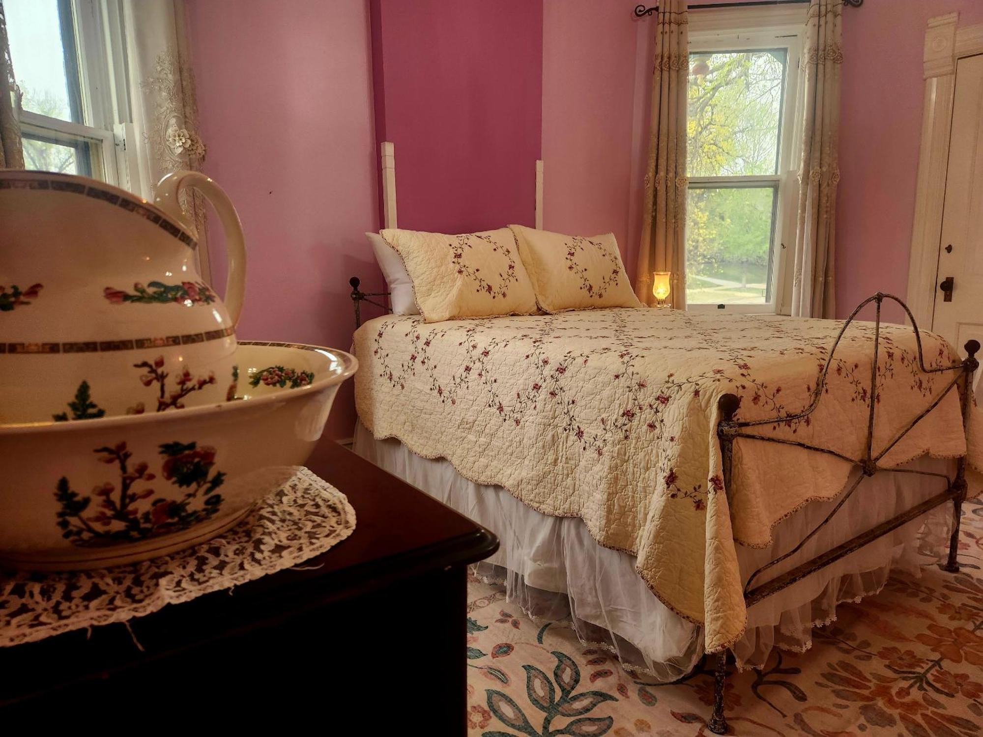 Downen House Bed & Breakfast Пуебло Номер фото